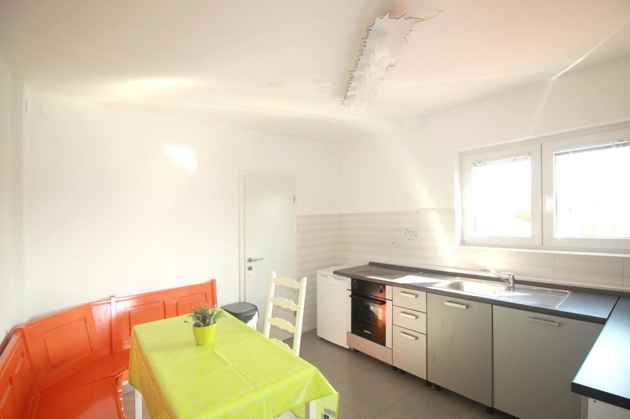 Apartmani ZEM, Krk Krk Town Bagian luar foto