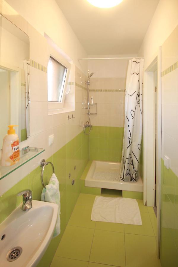 Apartmani ZEM, Krk Krk Town Bagian luar foto