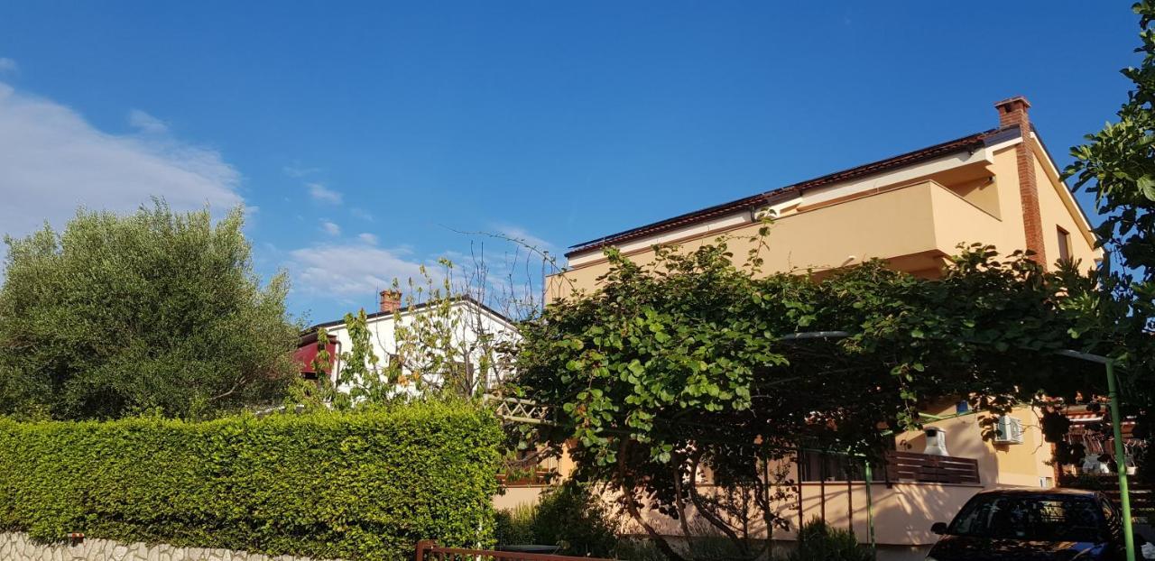 Apartmani ZEM, Krk Krk Town Bagian luar foto