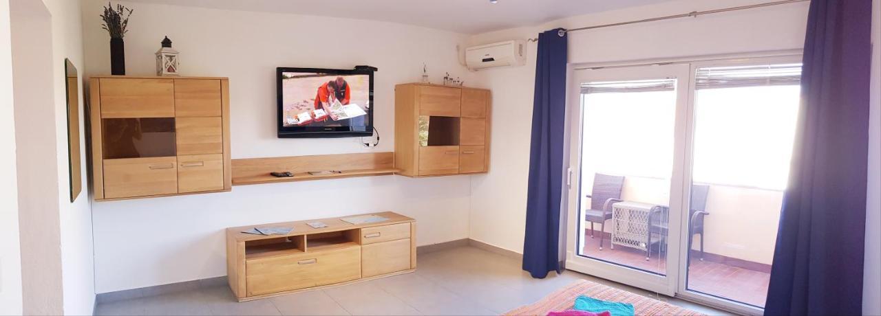 Apartmani ZEM, Krk Krk Town Bagian luar foto