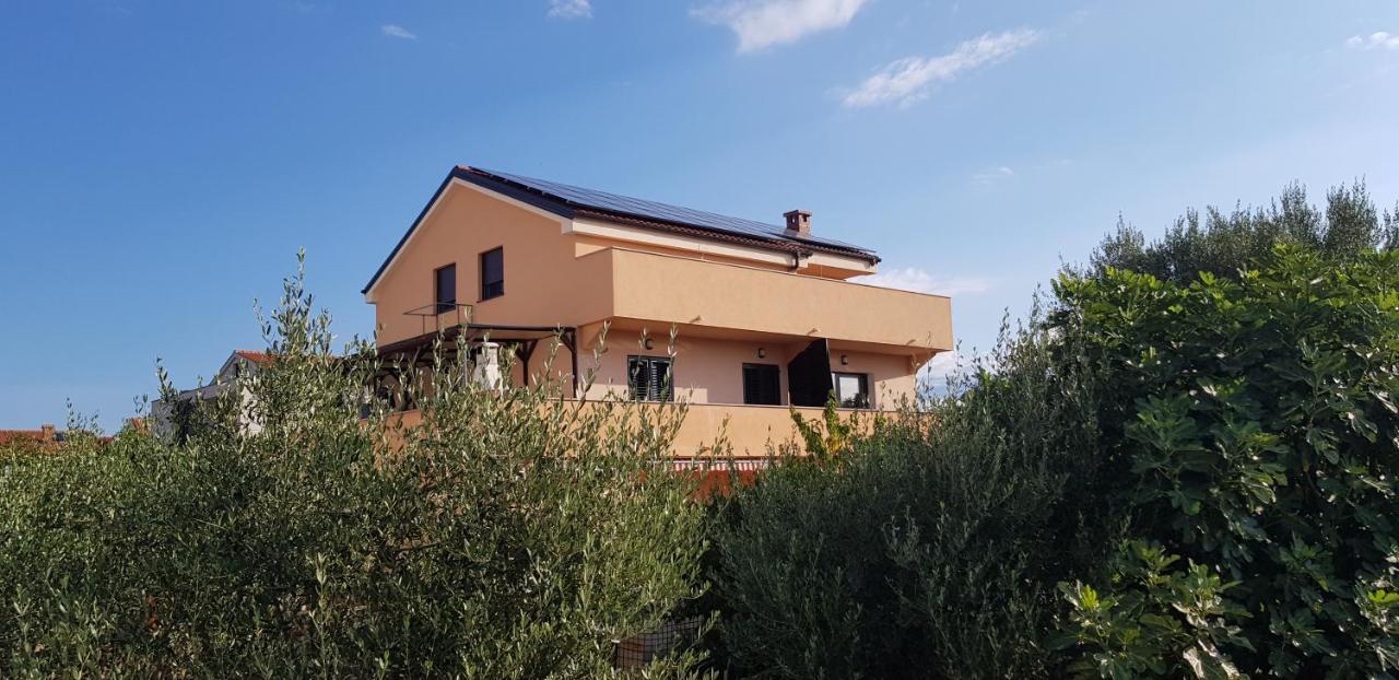 Apartmani ZEM, Krk Krk Town Bagian luar foto