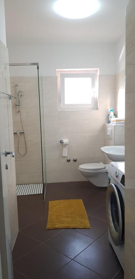 Apartmani ZEM, Krk Krk Town Bagian luar foto