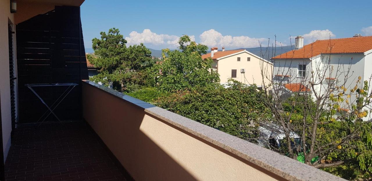 Apartmani ZEM, Krk Krk Town Bagian luar foto